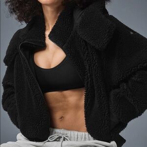 NWT Alo yoga foxy Sherpa Jacket